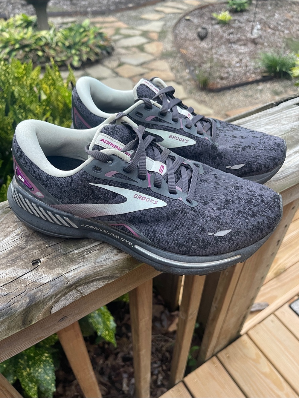 Brooks Adrenaline GTS 23 Women’s Athletic Sneakers-Sz 7.5